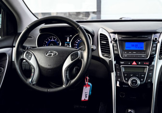 Подержанный автомобиль Hyundai i30 Hatchback 2012 года (18 фото)