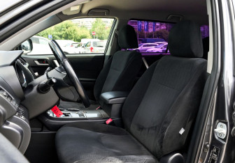 Подержанный автомобиль Toyota Highlander 2012 года (16 фото)