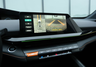 Подержанный автомобиль Changan UNI-V 2023 года (12 фото)