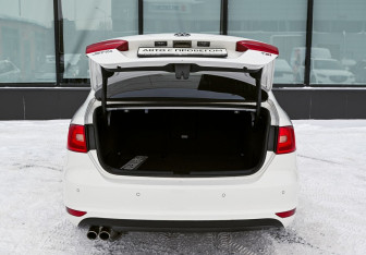 Подержанный автомобиль Volkswagen Jetta Sedan 2013 года (20 фото)