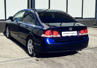 Подержанный автомобиль Honda Civic Sedan 2011 года (3 фото)