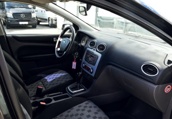 Подержанный автомобиль Ford Focus Sedan 2007 года (17 фото)
