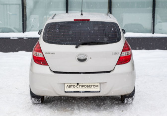 Подержанный автомобиль Hyundai i20 2010 года (5 фото)