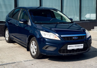 Подержанный автомобиль Ford Focus Hatchback 2011 года (7 фото)