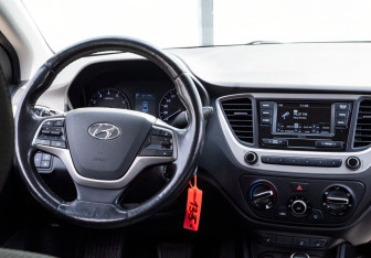 Подержанный автомобиль Hyundai Solaris Sedan 2017 года (19 фото)