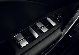 Подержанный автомобиль Geely Atlas Pro 2023 года (10 фото)