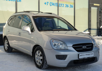 Подержанный автомобиль Kia Carens 2007 года (7 фото)