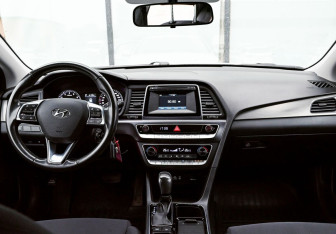 Подержанный автомобиль Hyundai Sonata 2017 года (19 фото)
