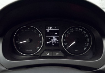 Подержанный автомобиль Skoda Rapid Liftback 2014 года (11 фото)
