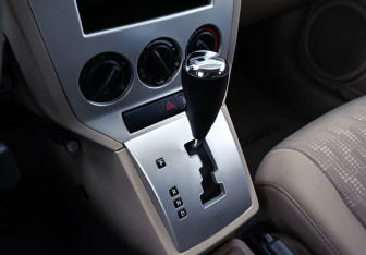 Подержанный автомобиль Dodge Caliber 2007 года (3 фото)