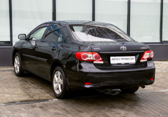 Подержанный автомобиль Toyota Corolla Sedan 2010 года (3 фото)