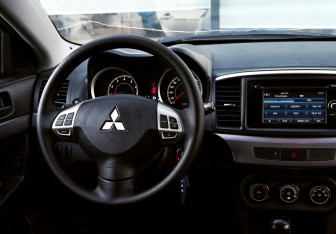 Подержанный автомобиль Mitsubishi Lancer Sedan 2013 года (20 фото)