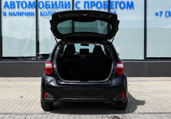 Подержанный автомобиль Toyota Vitz 2019 года (20 фото)