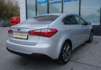 Подержанный автомобиль Kia Cerato Sedan 2013 года (5 фото)
