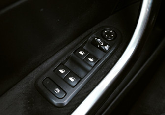 Подержанный автомобиль Peugeot 408 2016 года (12 фото)