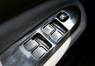 Подержанный автомобиль Mitsubishi Lancer Sedan 2005 года (12 фото)