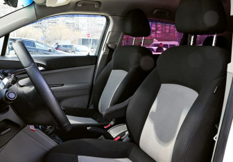 Подержанный автомобиль Chevrolet Orlando 2013 года (15 фото)