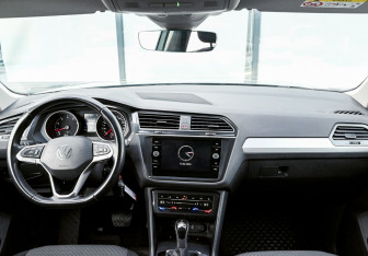 Подержанный автомобиль Volkswagen Tiguan 2021 года (10 фото)