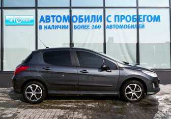 Подержанный автомобиль Peugeot 308 Hatchback 2010 года (6 фото)