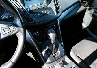 Подержанный автомобиль Ford Kuga 2019 года (15 фото)