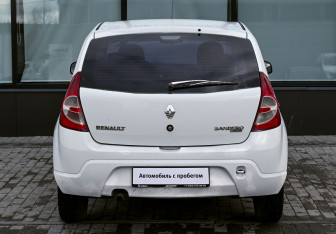 Подержанный автомобиль Renault Sandero 2011 года (4 фото)