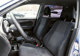 Подержанный автомобиль Honda HR-V 2002 года (14 фото)