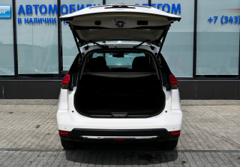 Подержанный автомобиль Nissan X-Trail 2021 года (21 фото)