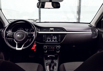 Подержанный автомобиль Kia Rio Sedan 2018 года (18 фото)