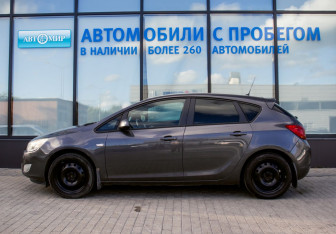 Подержанный автомобиль Opel Astra Hatchback 2011 года (2 фото)
