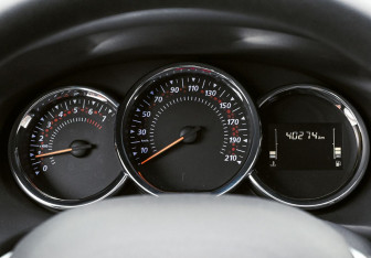 Подержанный автомобиль Renault Logan Sedan 2022 года (16 фото)