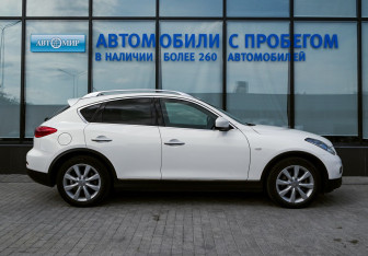 Подержанный автомобиль Infiniti EX 2011 года (6 фото)
