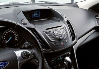 Подержанный автомобиль Ford Kuga 2013 года (16 фото)