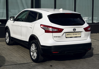 Подержанный автомобиль Nissan Qashqai 2016 года (3 фото)