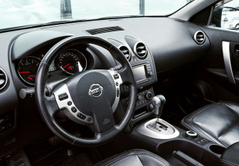 Подержанный автомобиль Nissan Qashqai 2013 года (14 фото)