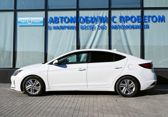 Подержанный автомобиль Hyundai Elantra Sedan 2019 года (2 фото)