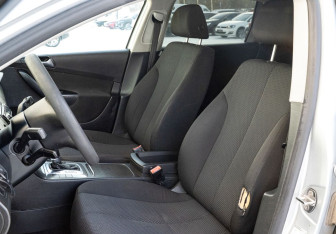 Подержанный автомобиль Volkswagen Passat Wagon 2008 года (9 фото)