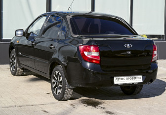 Подержанный автомобиль LADA (ВАЗ) Granta Sedan 2013 года (3 фото)