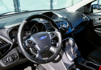 Подержанный автомобиль Ford Kuga 2014 года (13 фото)