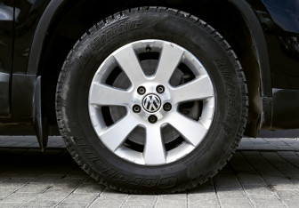 Подержанный автомобиль Volkswagen Tiguan 2013 года (19 фото)