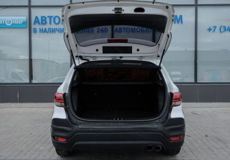 Подержанный автомобиль Kia Rio Hatchback 2018 года (19 фото)