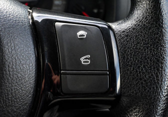 Подержанный автомобиль Toyota Vitz 2019 года (11 фото)