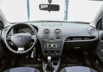 Подержанный автомобиль Ford Fusion 2008 года (12 фото)