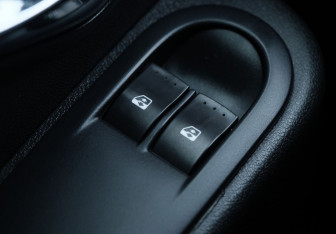 Подержанный автомобиль Nissan Terrano 2015 года (11 фото)