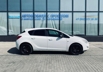 Подержанный автомобиль Opel Astra Hatchback 2011 года (6 фото)