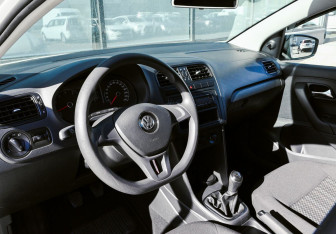 Подержанный автомобиль Volkswagen Polo Sedan 2018 года (13 фото)