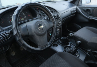 Подержанный автомобиль Chevrolet Niva 2015 года (9 фото)
