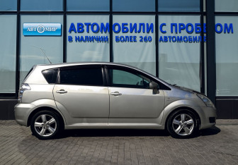 Подержанный автомобиль Toyota Corolla Verso 2008 года (3 фото)