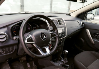 Подержанный автомобиль Renault Logan Sedan 2019 года (13 фото)