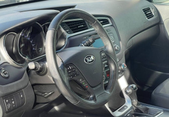 Подержанный автомобиль Kia Ceed Hatchback 2017 года (9 фото)