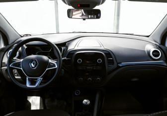 Подержанный автомобиль Renault Kaptur 2021 года (18 фото)
